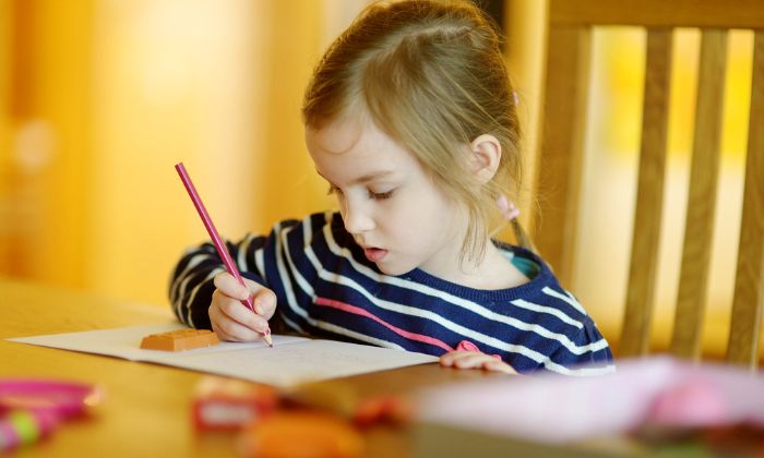 Liệu có nên cho trẻ tập viết sớm?